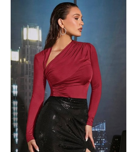 Önü V Dekolte Detaylı Kırmızı Bluz